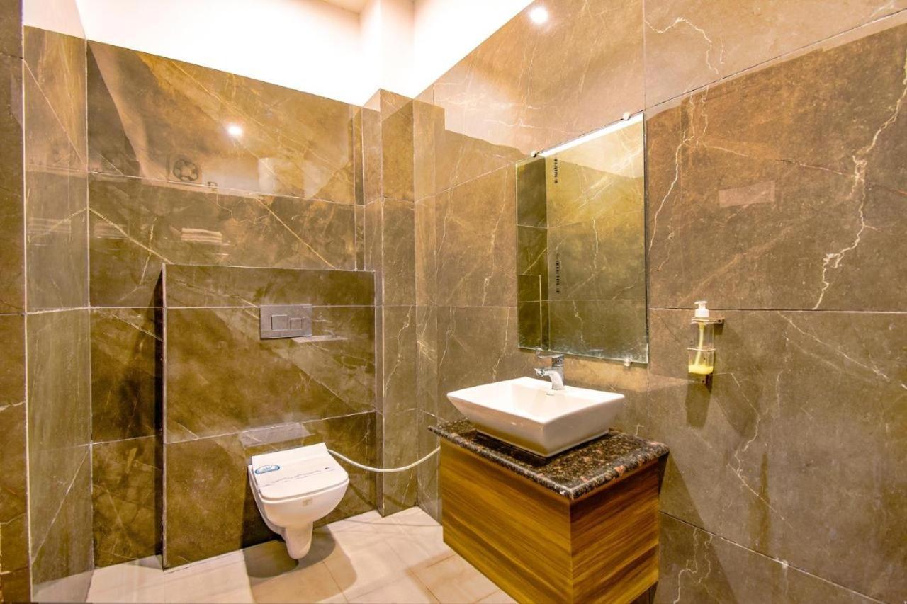 Hotel Good Will Residency - Cyber City คูร์เคาน์ ภายนอก รูปภาพ