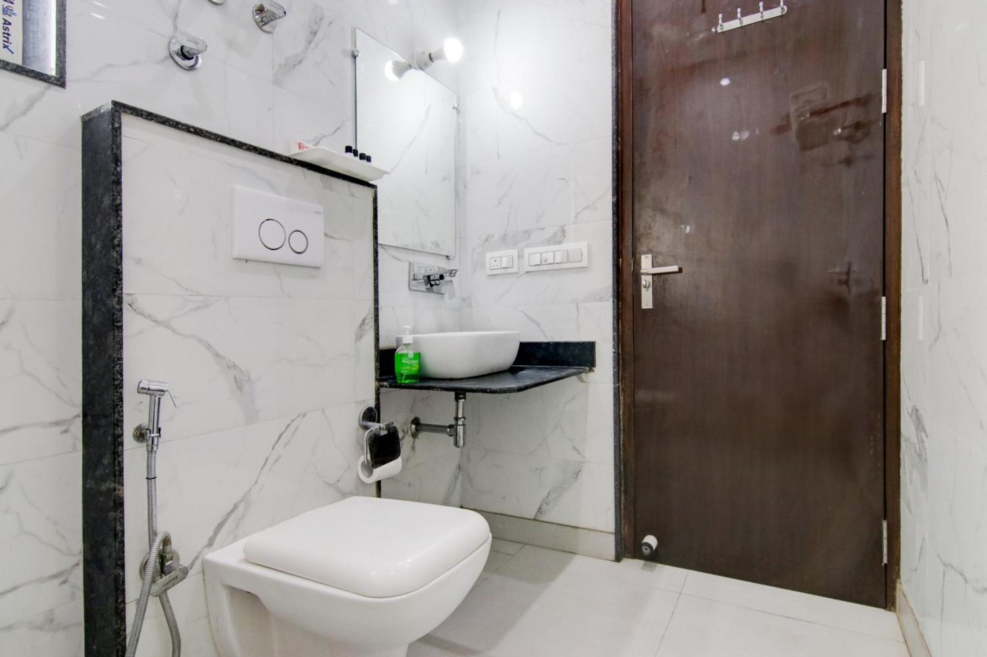 Hotel Good Will Residency - Cyber City คูร์เคาน์ ภายนอก รูปภาพ